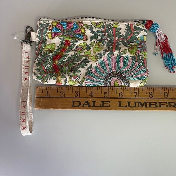 Iyura Beautiful Floral Beaded Paraania Zipper Pouch Clutch NWT - Picture 1 of 5